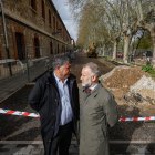 Los concejales de Urbanismo, Juan Manuel Manso, y Movilidad, José Antonio López, realizaron una visita a las obras del carril bici junto al Hospital Militar.