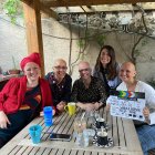 Imagen de cuatro de las protagonistas del documental junto a la directora