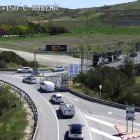Desvío de tráfico hacia la N-1 por un camión incendiado en la AP-1.