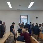 Imagen de acercamiento intergeneracional.