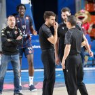 Salva Camps, con cara de circunstancias, espera el fallo arbitral de una jugada del partido ante Obradoiro.
