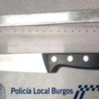 Cuchillos incautados al detenido.