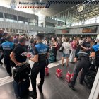 Los pasajeros fueron trasladados a la estación.