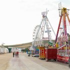 Ni música, ni perro piloto, ni olor a salchipapa. Ayer la Feria de Atracciones de Burgos cerró para protestar por su ubicación en la calle Laredo.