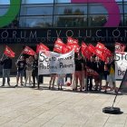 Concentración de trabajadores de Scafo Eventos a las puertas del Fórum Evolución.