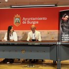 La concejala de Cultura de Burgos, Andrea Ballesteros, con el director del certamen, Alberto Estébanez.