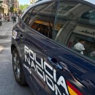 La Policía Nacional detiene a una mujer por acceso ilegal a sistemas informáticos y acoso continuado a través de internet.