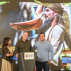 La portavoz de Diputación, Inmaculada Sierra, con Rodrigo Barriuso, presidente de ArlánzaTe, y el alcalde de Villalmanzo, Pablo Obregón