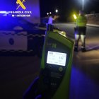 La Guardia Civil, durante un control de alcoholemia.