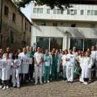 Medio centenar de médicos se concentraron ayer en el Santos Reyes