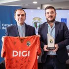 El acuerdo lo firmaron Félix José Castro en representación de la Catedral Burgos y  Diego Martínez como gerente del club.