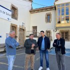 El PSOE junto a varios cargos socialistas de la zona, en el centro de salud de Espinosa de los Monteros.