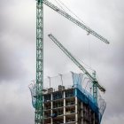 Imagen de construcción de una de las torres de viviendas que se levantan en la capital.