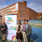 Impulsores y participantes en el proyecto 'Re-Creo mi ciudad' posaron tras su presentación en el patio del Santa María la Nueva y San José Artesano.