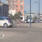 Los servicios de emergencia han cortado la calle.