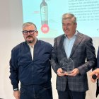 José Manuel Pérez Ovejas en el momento de recoger el premio