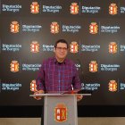 El diputado provincial del PSOE, Javier Lezcano, en rueda de prensa.