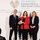 Imagen de la entrega del reconocimiento.