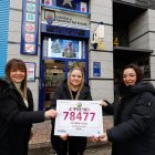 La suerte se abona a la calle Trinas: 'El Pulpo de la Suerte' reparte 400.000 € de un cuarto premio.