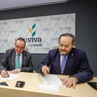 Firma del convenio entre Cajaviva Caja Rural y el Colegio Oficial de Farmacéuticos de Burgos.