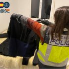 Varias de las prendas halladas en el domicilio del detenido le relacionan con las agresiones sexuales a seis mujeres.