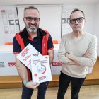 El delegado de CCOO Enseñanza en Burgos, Jesús Moradillo, y el coordinador de docentes del sindicato, Roberto Martínez, muestran el informe que analiza la situación de la FP en Castilla y León.