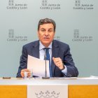 El consejero de Economía y Hacienda y portavoz, Carlos Fernández Carriedo, comparece en rueda de prensa posterior al Consejo de Gobierno.