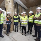 La alcaldesa de Burgos, Cristina Ayala, realizó una visita a las obras de remodelación de la sede de Protección Civil donde habló del retraso en la aprobación del presupuesto.