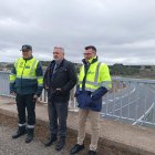 Javier San Miguel (Guardia Civil), el subdelegado del Gobierno, Pedro de la Fuente y Raúl Galán (DGT).