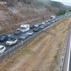 La retención se inicia en el kilómetro 31 sentido Burgos, donde se produjo el accidente, y se prolonga en dirección Biriviesca.