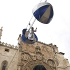 Cientos de personas asistieron a este simbólico acto de la Semana Santa arandina.-ICAL