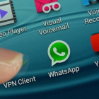 El logotipo de Whatsapp en un teléfono móvil.-Foto: AFP / STAN HONDA