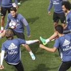 Kovacic, Marcelo, Enzo Zidane y Modric, durante el entrenamiento de este martes en la ciudad deportiva de Valdebebas.-EFE / ZIPI