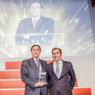Tomás Pascual, presidente de Calidad Pascual, recogiendo el galardón.-ECB