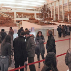 Un grupo de personas espera para acceder al Museo de la Evolución Humana.-ISRAEL L. MURILLO
