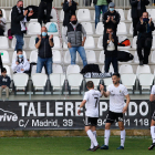 Los jugadores del Burgos CF celebran un gol. SANTI OTERO