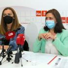 Virginia Barcones y Esther Peña en una rueda de prensa del PSOE. SANTI OTERO
