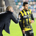 David Martín recibe instrucciones de Movilla durante un encuentro.-BARAKALDODIGITAL.COM
