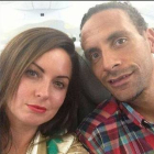Rio Ferdinand y su esposa, en una imagen de la cuenta de Twitter del jugador.-