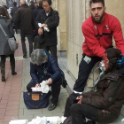 Heridos a las afueras de la estación de Maalbeek-AFP / MICHAEL VILLA