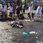 Restos del atentado suicida en que han muerto 20 personas en Kabul.-HEDAYATULLAH AMID / KABU