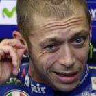 Valentino Rossi, en su box de Motegi (Japón).-AP / SHIZUO KAMBAYASHI