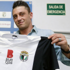 Imagen de la presentación como jugador blanquinegro de Jonathan Valle.-RAÚL G. OCHOA