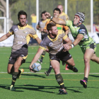 Offload de Emiliano Calle durante el último partido ante el Bathco Santander-RAÚL OCHOA