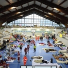 Vista general de un pabellón de deportes reconvertido en alojamiento temporal para los damnificados en Amatrice, centro de Italia.-FLAVIO LO SCALZO / EFE