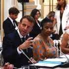 Macron en una reunión con al Consejo de Igualdad entre Mujeres y Hombres, previa a la cumbre del G-7.-EFE / PHILIPPE LOPEZ