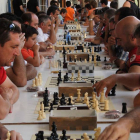 Jugadores de todas las edades disputan varias partidas al mismo tiempo.-G.G.