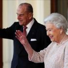 La reina Isabel II y su marido, el duque de Edimburgo.-AP / STEFAN WERMUTH