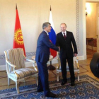 Reaparición de Putin tras 10 días de ausencia.-