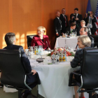 Desayuno de trabajo entre Obama, Merkel, Renzi, Hollande, May y Rajoy.-KAY NIETFELD / AP